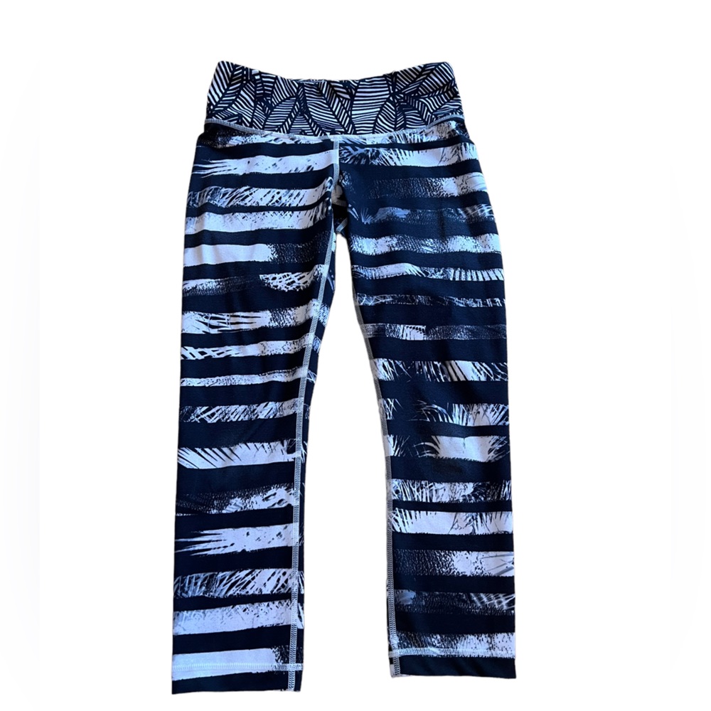 Lululemon Womens Mid Rise Striped Abstract  Capri Leggings Gray Size 4